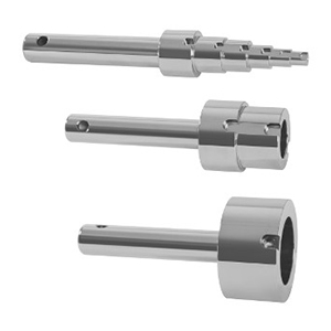 OUTIL D'INSTALLATION DE RACCORD DE COQUE TRAVERSANT